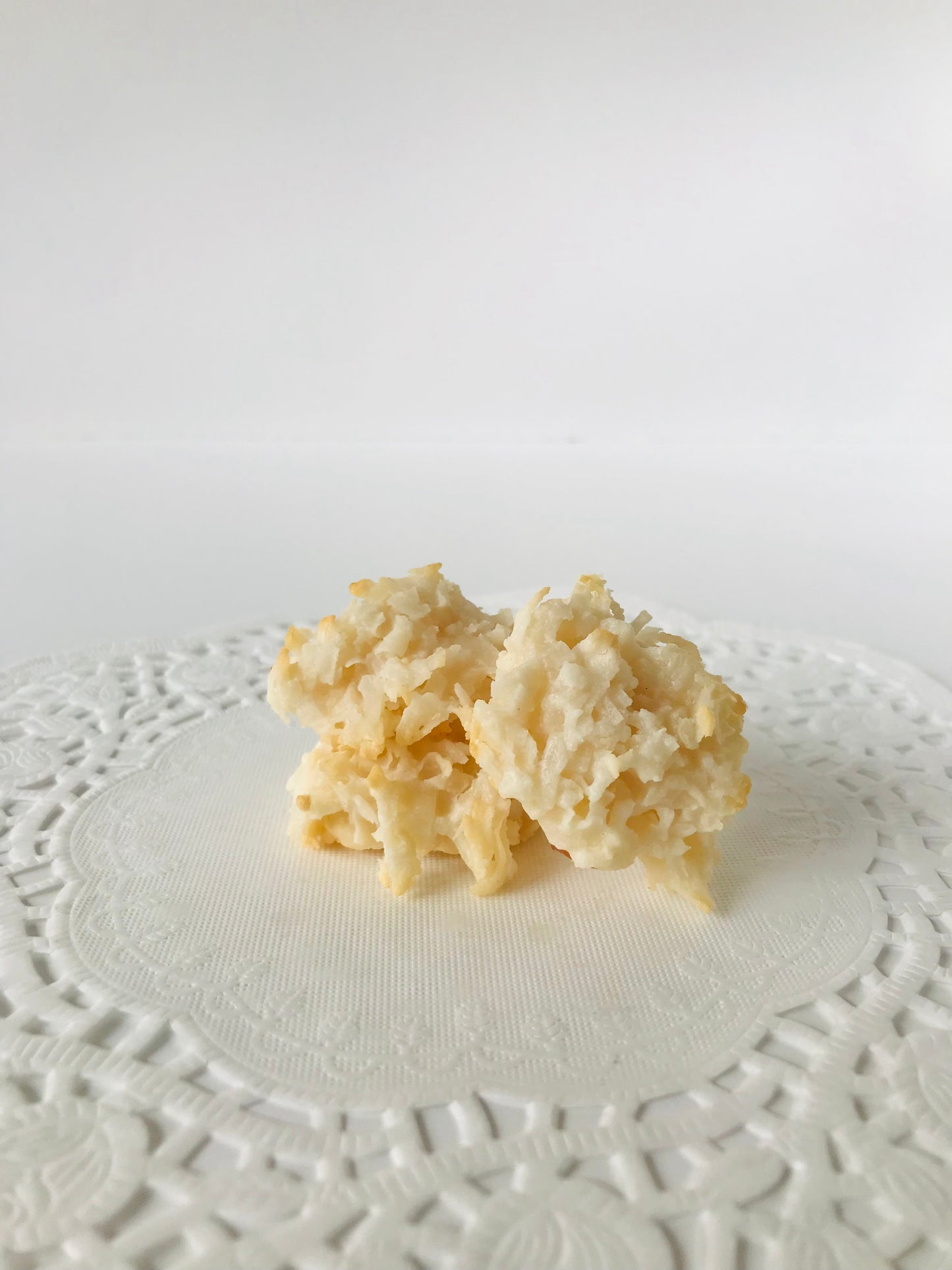 Besitos de Coco (coconut macaroon) 40 ct